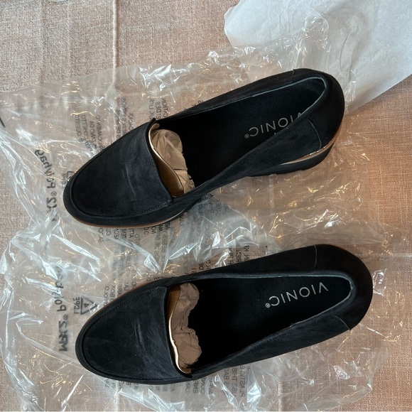 NWT Vionic black suede Ava wedge heel. Never worn. - Picture 5 of 7